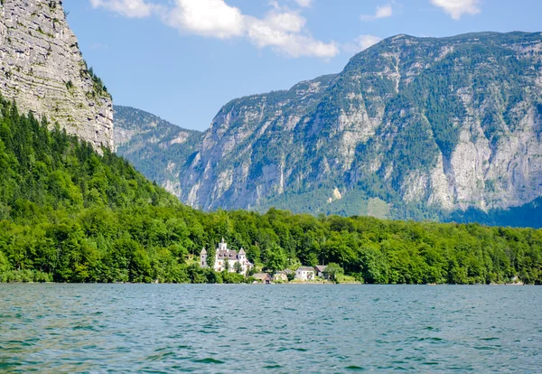 Krásné hory krajina Hallstatt, obec v Rakousku — Stock fotografie