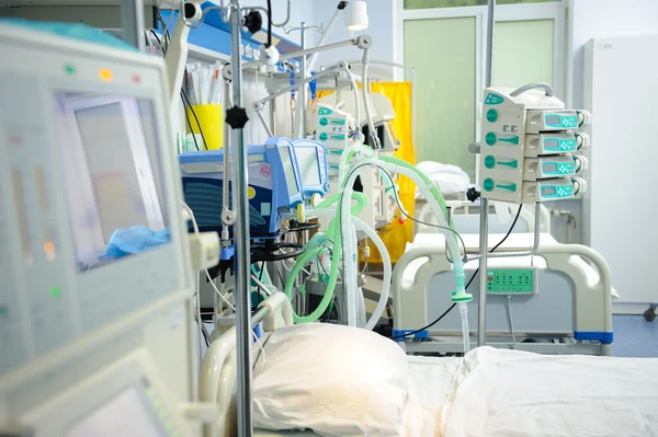 Resuscitační oddělení s moderním vybavením — Stock fotografie