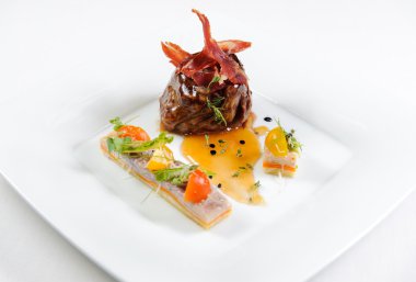 bir tabak lezzetli yemek