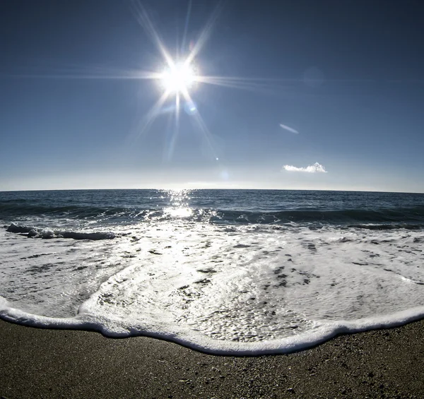Landskap med vacker solig dag på stranden — Stockfoto