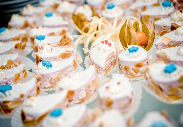Deliciosos pequenos bolos close-up — Fotografia de Stock