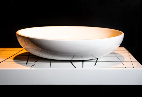 Moderne keramische witte wastafel — Stockfoto