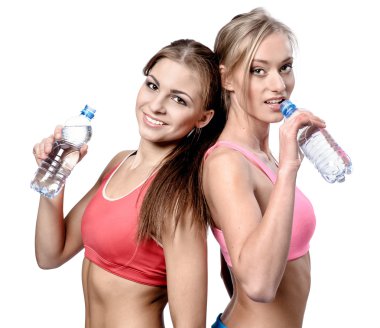 iki güzel genç kadın fitness egzersiz sonrası su içme