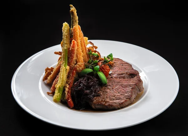 Steak de bœuf aux légumes — Photo