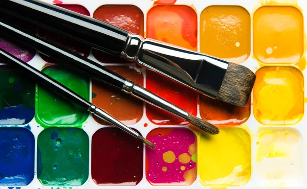 Watercolor paintbox and paintbrushes close-up — Stock Photo, Image