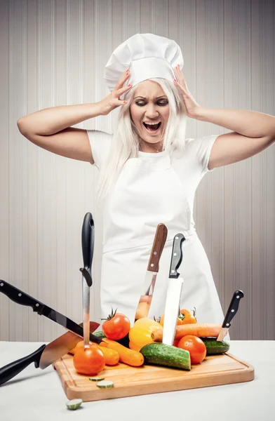 Enojado y estresado cocinero mujer — Foto de Stock