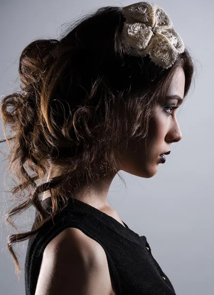 Profile of gorgeous young lady — Stock Photo, Image