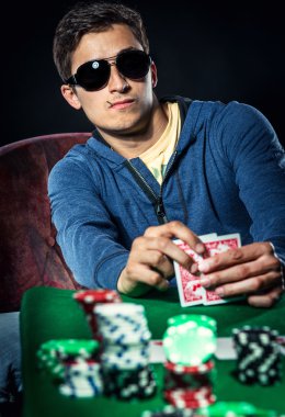 poker oyuncusu