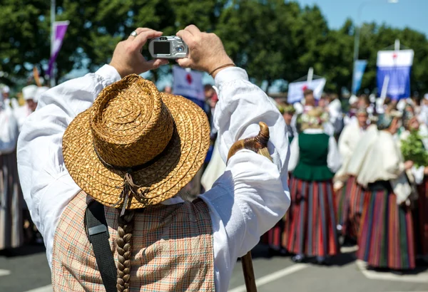 Man in latvian national costume take a photo — Stock Photo, Image