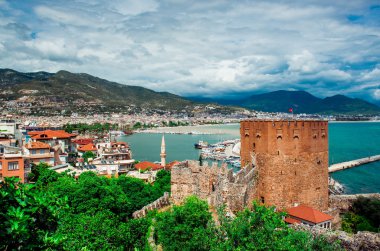 Kızıl kule görünümünü