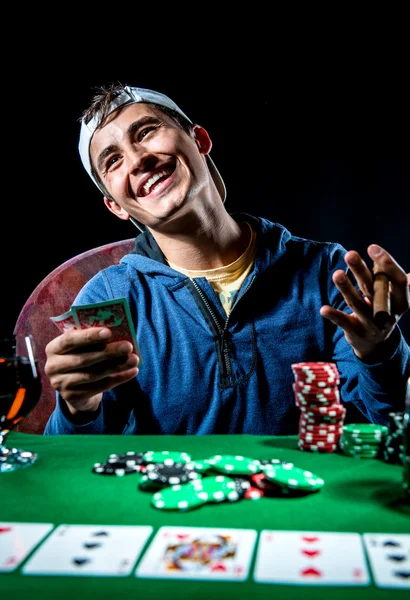 Neşeli poker oyuncusu — Stok fotoğraf