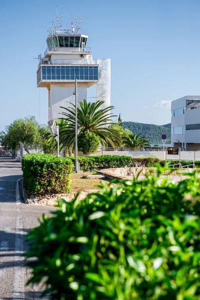 Torre de controle do aeroporto de Ibiza. Espanha — Fotografia de Stock