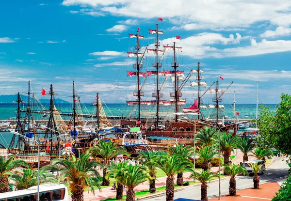 Alanya manzarasına cruise port, Türkiye — Stok fotoğraf