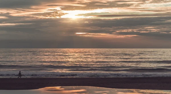 Mooie zonsondergang boven de Atlantische Oceaan — Stockfoto