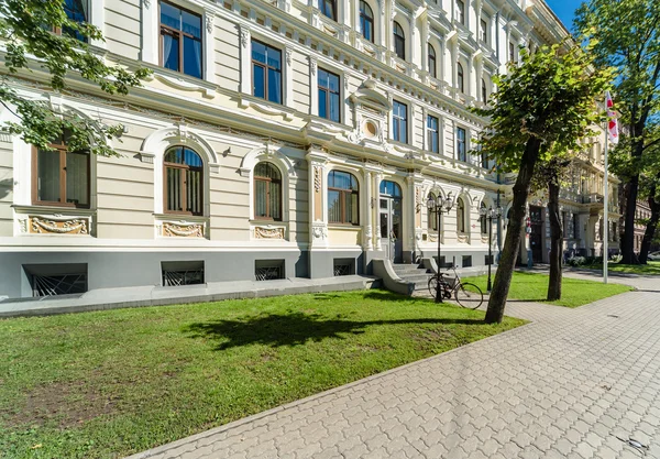 Facade of Art Nouveau building — Stock Photo, Image