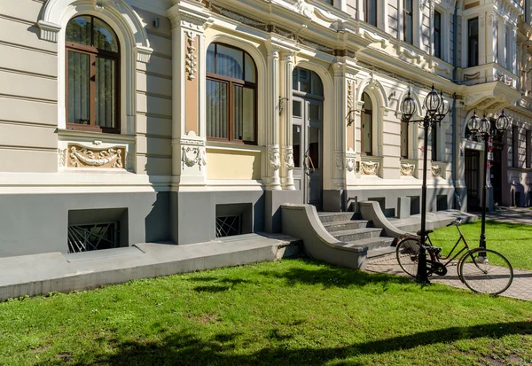 Fachada do edifício Art Nouveau no centro de Riga — Fotografia de Stock