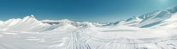 Panorama of Pinachevsky pass, route through a ridge in Kamchatka — Stock Photo, Image