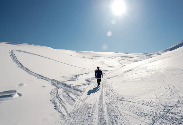 Een bergpas, route over een bergkam. Kamtsjatka, Rusland — Stockfoto