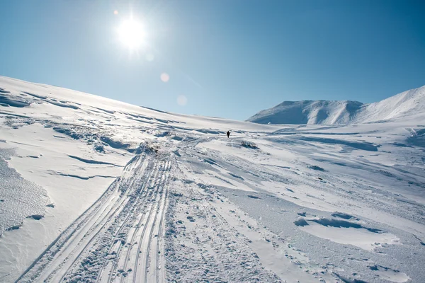 Paso Pinachevsky, ruta a través de una cresta en Kamchatka. Rusia — Foto de Stock