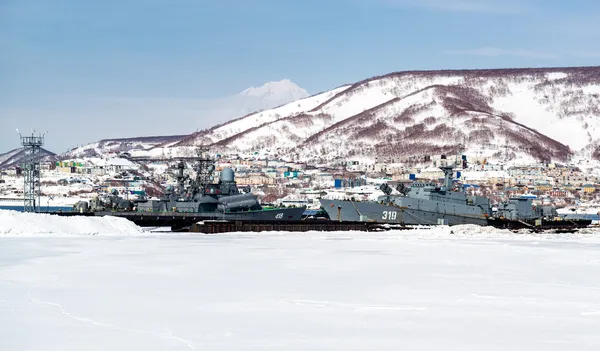 View of Naval vessels on the Petropavlovsk-Kamchatsky seaport — Stock Photo, Image