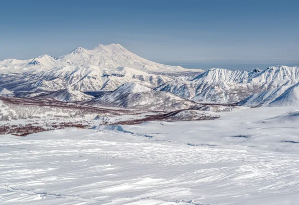 View of Nalychevo Nature Park and Zhupanovsky volcano — Stock Photo, Image