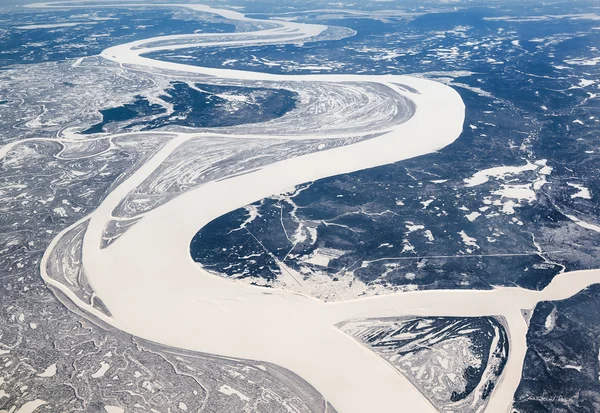 Siberische rivier. uitzicht vanaf de top — Stockfoto