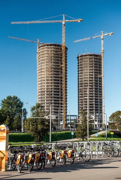 Final stage of modern building construction — Stock Photo, Image