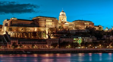 Kraliyet Sarayı ya da buda castle akşam. Budapeşte, Macaristan