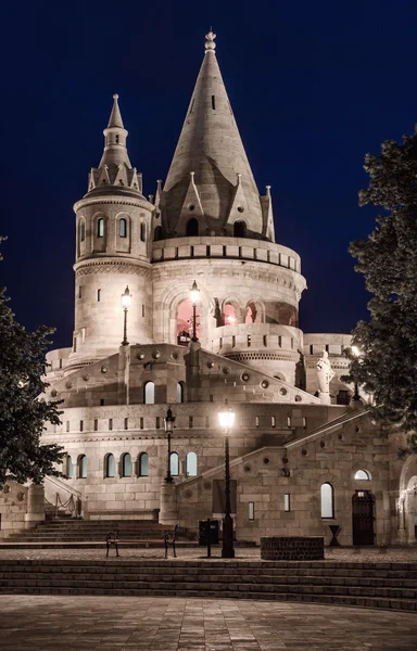 Vissersbastion 's nachts. Budapest, Hongarije — Stockfoto