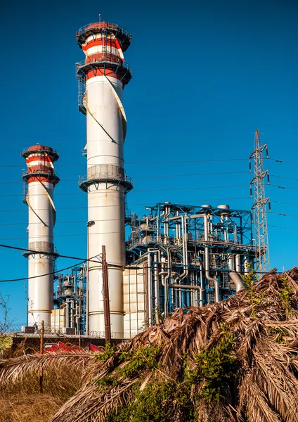 Refinaria de Petróleo na cidade portuária de Algeciras. Sul de Espanha — Fotografia de Stock