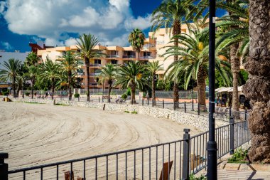 Ibiza sahilinde. İspanya