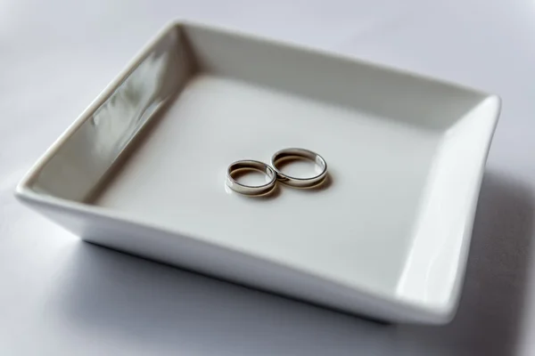 Close-up of white gold engagement rings — Stock Photo, Image