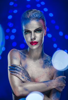 güzel bir kadın ile yaratıcı makyaj