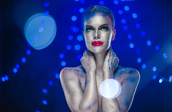 Hermosa mujer con maquillaje creativo — Foto de Stock