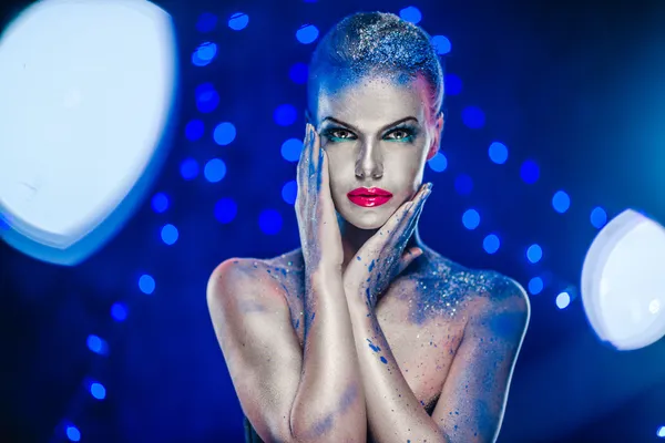 Hermosa mujer con maquillaje creativo brillante —  Fotos de Stock