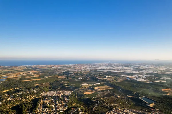 Drone Näkökulmasta Pinar Campoverde Kylä Vihreät Kentät Maatalousmaiden Niityt Mediterrtanean — kuvapankkivalokuva