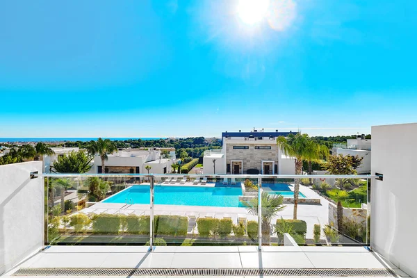 View Terraced Area Luxury Villa Balcony Blue Water Swimming Pool — Stock Photo, Image