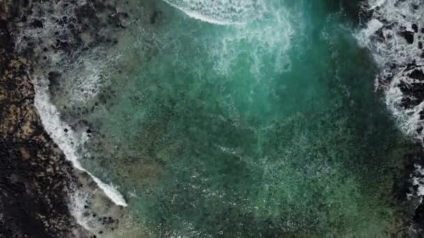 Luchtfoto Caleta Del Mojon Blanco Strand Zwarte Vulkanische Stenen Baai — Stockvideo