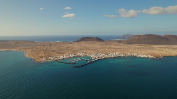 공중에서 드론으로 대서양 스페인 카나리아 제도의 그라시 화산섬을 수있다 목적지와 — 비디오