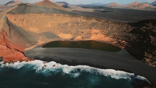 Schöne Drohnenaussicht Vulkanischen Grünen See Oder Lago Verde Charco Los — Stockvideo