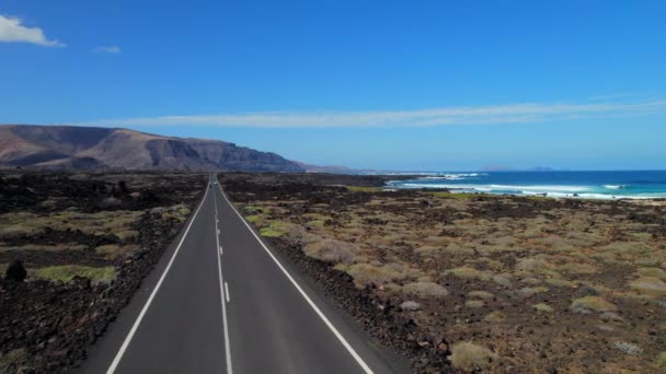 Horská Cesta Vede Podél Atlantského Oceánu Lanzarote Island Španělsko — Stock video