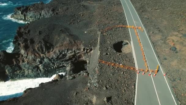 Εναέρια Drone Άποψη Ηφαιστειακή Βραχώδη Παραλία Και Τον Ατλαντικό Ωκεανό — Αρχείο Βίντεο