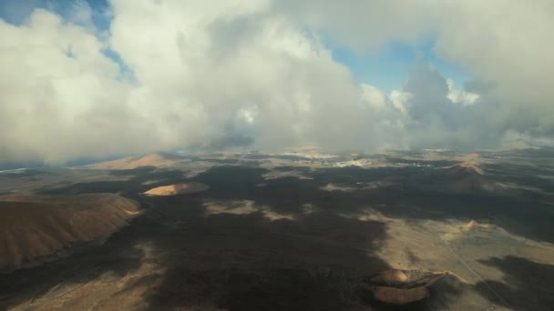 Drone Punkt Widzenia Wulkaniczny Krajobraz Timanfaya Parku Narodowego Górzysty Teren — Wideo stockowe
