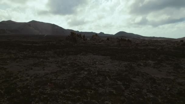 Drone Názor Národní Park Timanfaya Skalnatá Sopečná Přírodní Krajina Kanárské — Stock video