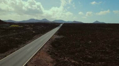 Drone bakış açısı Lanzarote Timanfaya Ulusal Parkı. İspanya