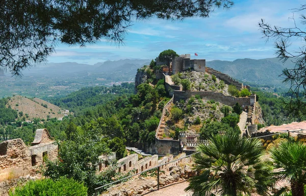 在阳光明媚的夏日 西班牙Xativa城堡或Castillo Xativa古堡的风景如画 旅游目的地 旅游地概念 西班牙 — 图库照片