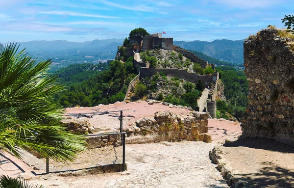 在阳光明媚的夏日 西班牙Xativa城堡或Castillo Xativa古堡的风景如画 旅游目的地 旅游地概念 西班牙 — 图库照片