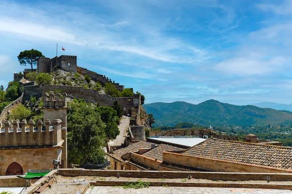 在阳光明媚的夏日 西班牙Xativa城堡或Castillo Xativa古堡的风景如画 旅游目的地 旅游地概念 西班牙 — 图库照片