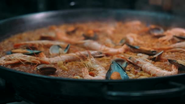Close Slow Motion View Seafood Paella Cooked Frying Pan Traditional — Stockvideo