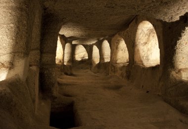 Yeraltı mezarları